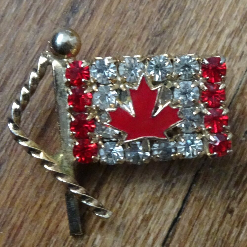 Vintage Canada Flag Brooch 1970s